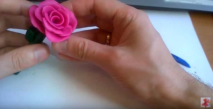 как сделать розу из пластилина на фото 12