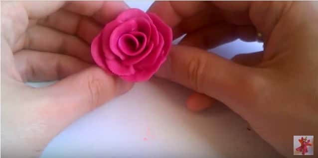 как сделать розу из пластилина на фото 13