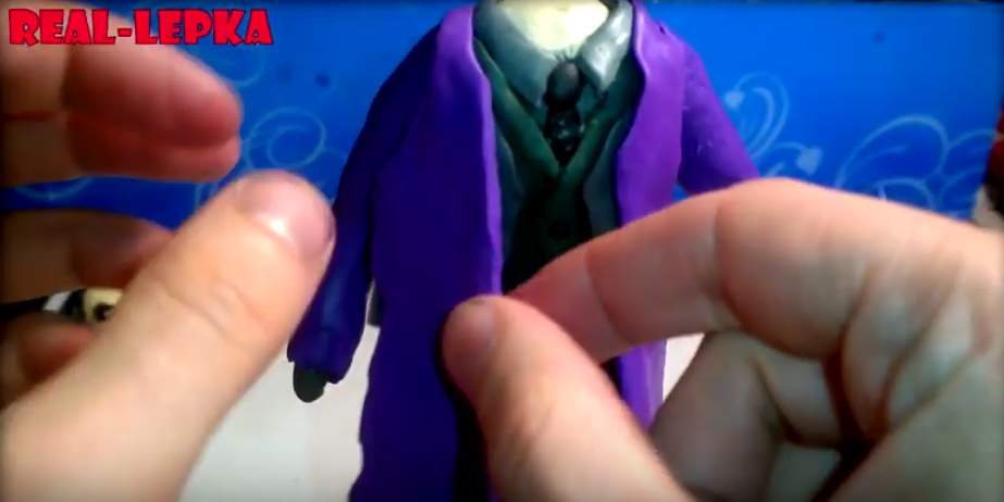 Лепим фигурку Джокера 13